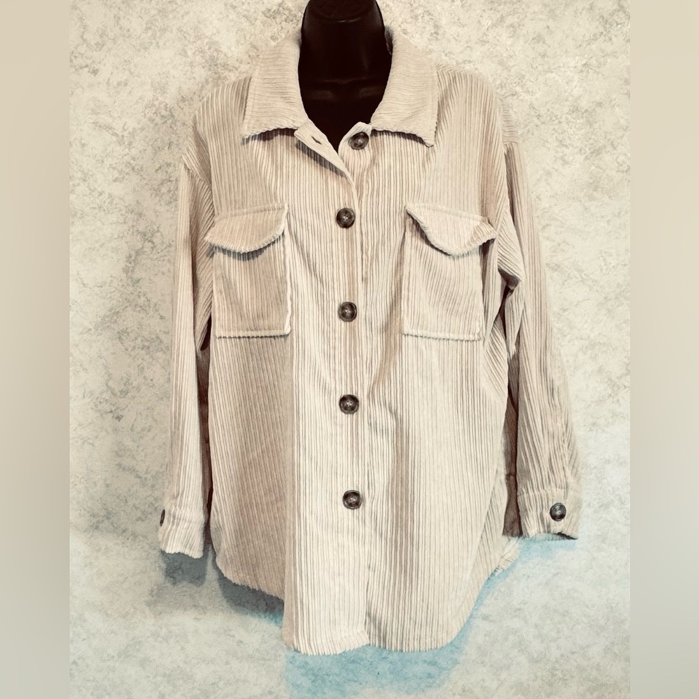 Shero Women's Wide Wale Corduroy Shacket Jacket Size Medium Long Sleeves Beige